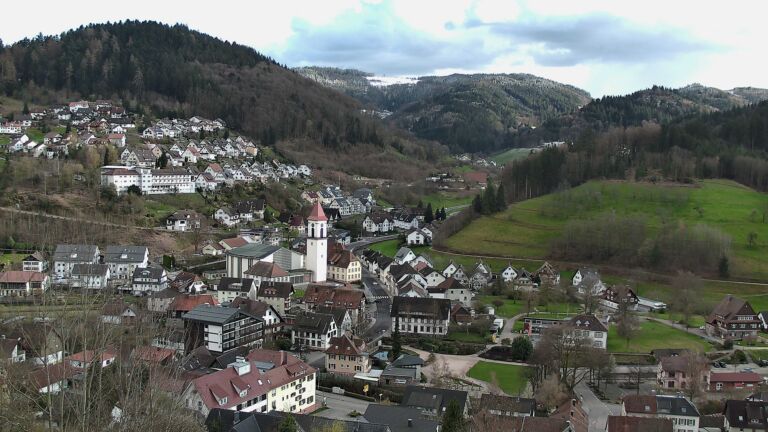 Dieses Bild zeigt eine Webcam-Aufnahme von Ottenhöfen, aufgenommen am Donnerstag, den 26.03.2026 um 16:50 Uhr