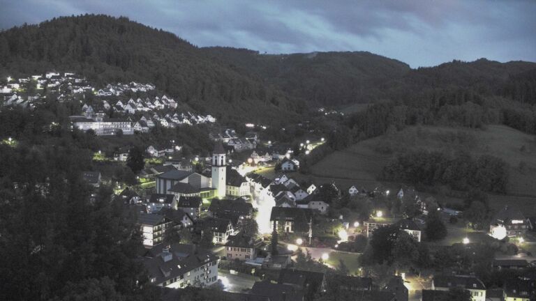 Dieses Bild zeigt eine Webcam-Aufnahme von Ottenhöfen, aufgenommen am Mittwoch, den 13.05.2026 um 21:30 Uhr