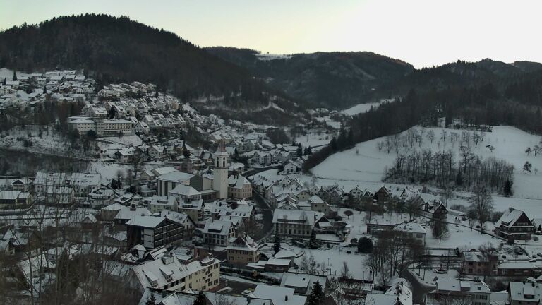 Dieses Bild zeigt eine Webcam-Aufnahme von Ottenhöfen, aufgenommen am Montag, den 05.01.2026 um 16:20 Uhr