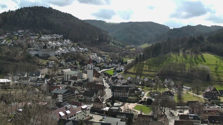 Dieses Bild zeigt eine Webcam-Aufnahme von Ottenhöfen, aufgenommen am Sonntag, den 01.03.2026 um 12:20 Uhr