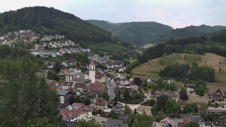 Dieses Bild zeigt eine Webcam-Aufnahme von Ottenhöfen, aufgenommen am Donnerstag, den 30.07.2026 um 17:40 Uhr