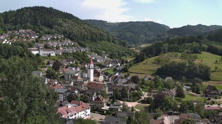 Dieses Bild zeigt eine Webcam-Aufnahme von Ottenhöfen, aufgenommen am Sonntag, den 28.06.2026 um 16:30 Uhr