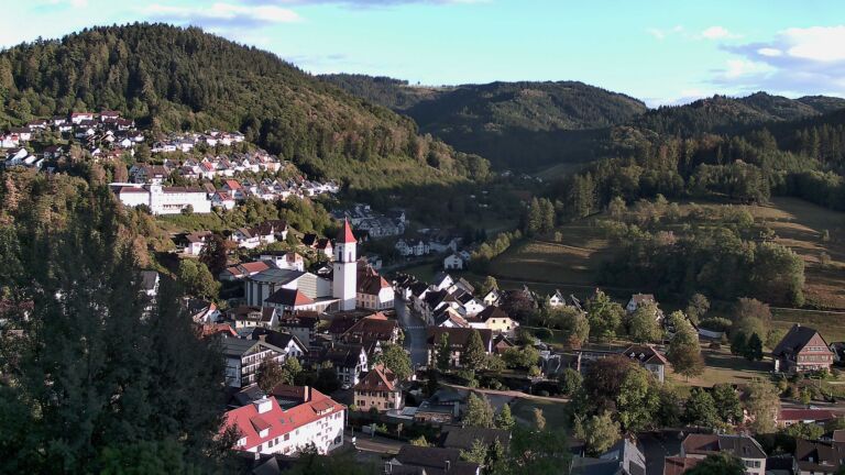 Dieses Bild zeigt eine Webcam-Aufnahme von Ottenhöfen, aufgenommen am Montag, den 31.08.2026 um 19:10 Uhr