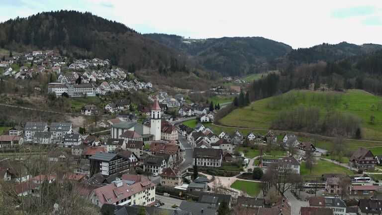 Dieses Bild zeigt eine Webcam-Aufnahme von Ottenhöfen, aufgenommen am Freitag, den 03.04.2026 um 17:50 Uhr