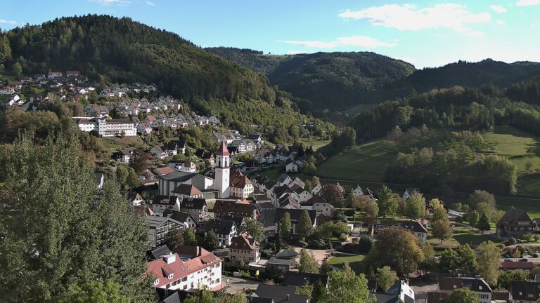 Dieses Bild zeigt eine Webcam-Aufnahme von Ottenhöfen, aufgenommen am Montag, den 12.10.2026 um 16:20 Uhr