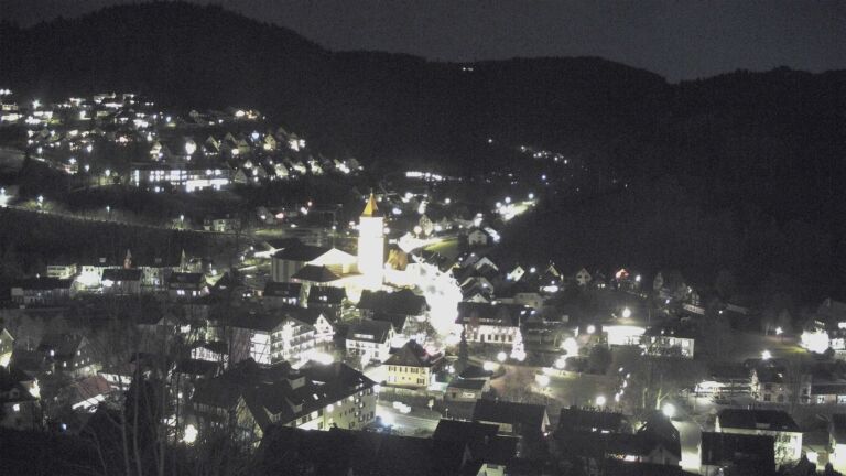 Dieses Bild zeigt eine Webcam-Aufnahme von Ottenhöfen, aufgenommen am Donnerstag, den 18.12.2025 um 17:50 Uhr