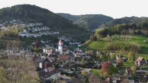 Dieses Bild zeigt eine Webcam-Aufnahme von Ottenhöfen, aufgenommen am Samstag, den 18.04.2026 um 08:00 Uhr