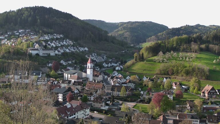 Dieses Bild zeigt eine Webcam-Aufnahme von Ottenhöfen, aufgenommen am Samstag, den 18.04.2026 um 08:00 Uhr