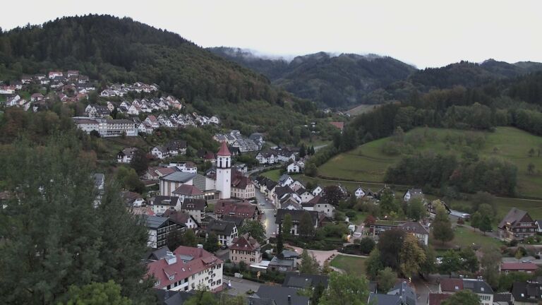 Dieses Bild zeigt eine Webcam-Aufnahme von Ottenhöfen, aufgenommen am Donnerstag, den 08.10.2026 um 19:00 Uhr