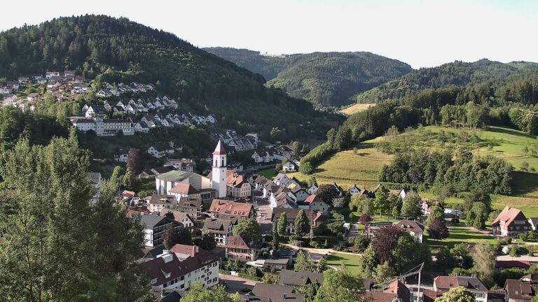 Dieses Bild zeigt eine Webcam-Aufnahme von Ottenhöfen, aufgenommen am Sonntag, den 14.06.2026 um 07:50 Uhr