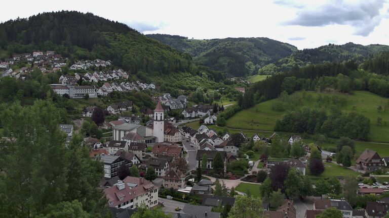 Dieses Bild zeigt eine Webcam-Aufnahme von Ottenhöfen, aufgenommen am Sonntag, den 17.05.2026 um 12:20 Uhr