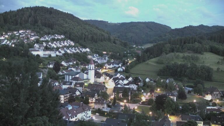 Dieses Bild zeigt eine Webcam-Aufnahme von Ottenhöfen, aufgenommen am Montag, den 01.06.2026 um 22:00 Uhr
