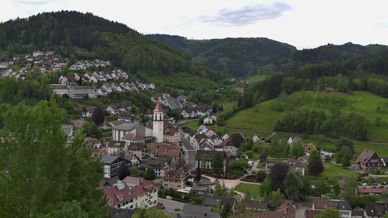 Dieses Bild zeigt eine Webcam-Aufnahme von Ottenhöfen, aufgenommen am Sonntag, den 03.05.2026 um 10:30 Uhr