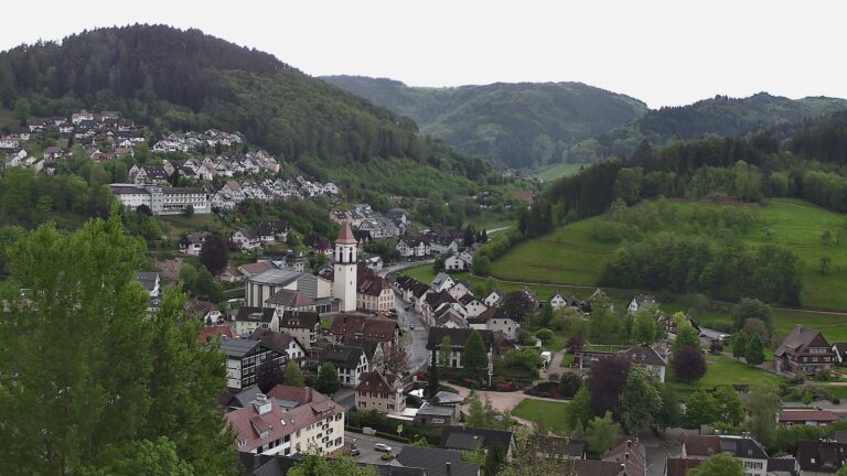 Dieses Bild zeigt eine Webcam-Aufnahme von Ottenhöfen, aufgenommen am Sonntag, den 03.05.2026 um 08:40 Uhr