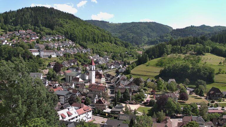Dieses Bild zeigt eine Webcam-Aufnahme von Ottenhöfen, aufgenommen am Samstag, den 23.05.2026 um 15:50 Uhr