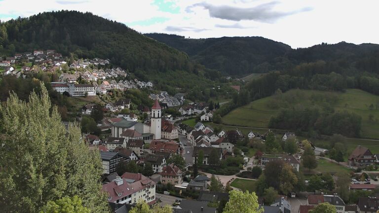 Dieses Bild zeigt eine Webcam-Aufnahme von Ottenhöfen, aufgenommen am Montag, den 12.10.2026 um 15:30 Uhr