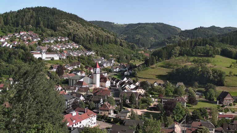 Dieses Bild zeigt eine Webcam-Aufnahme von Ottenhöfen, aufgenommen am Donnerstag, den 25.06.2026 um 18:30 Uhr