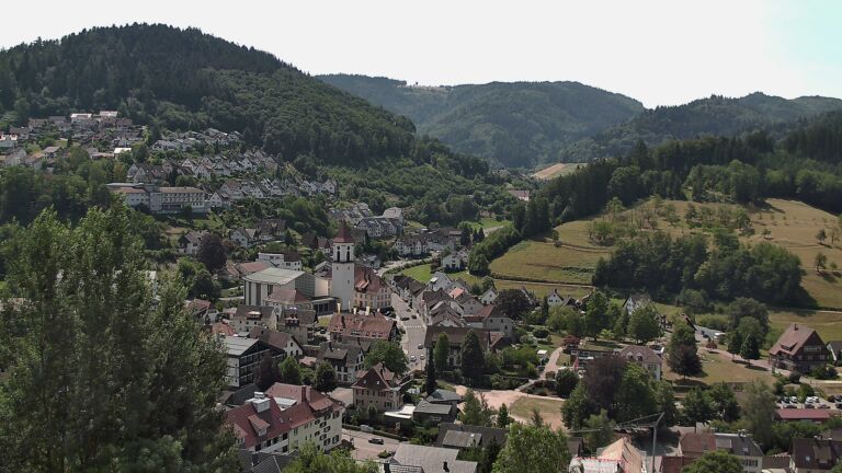 Dieses Bild zeigt eine Webcam-Aufnahme von Ottenhöfen, aufgenommen am Dienstag, den 14.07.2026 um 12:00 Uhr