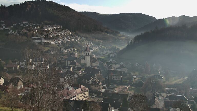 Dieses Bild zeigt eine Webcam-Aufnahme von Ottenhöfen, aufgenommen am Mittwoch, den 17.12.2025 um 14:00 Uhr