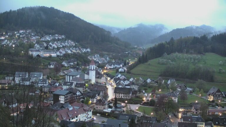 Dieses Bild zeigt eine Webcam-Aufnahme von Ottenhöfen, aufgenommen am Sonntag, den 12.04.2026 um 06:30 Uhr