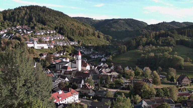 Dieses Bild zeigt eine Webcam-Aufnahme von Ottenhöfen, aufgenommen am Samstag, den 19.09.2026 um 18:20 Uhr