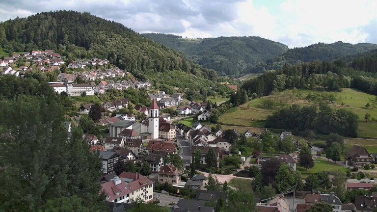 Dieses Bild zeigt eine Webcam-Aufnahme von Ottenhöfen, aufgenommen am Dienstag, den 30.06.2026 um 18:00 Uhr