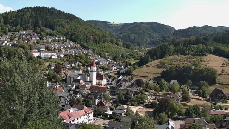Dieses Bild zeigt eine Webcam-Aufnahme von Ottenhöfen, aufgenommen am Freitag, den 14.08.2026 um 16:30 Uhr