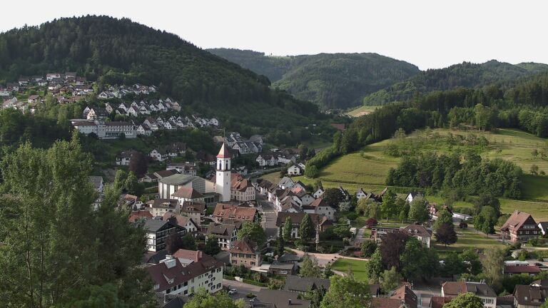 Dieses Bild zeigt eine Webcam-Aufnahme von Ottenhöfen, aufgenommen am Sonntag, den 31.05.2026 um 07:50 Uhr