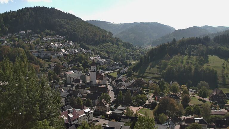 Dieses Bild zeigt eine Webcam-Aufnahme von Ottenhöfen, aufgenommen am Montag, den 05.10.2026 um 13:20 Uhr