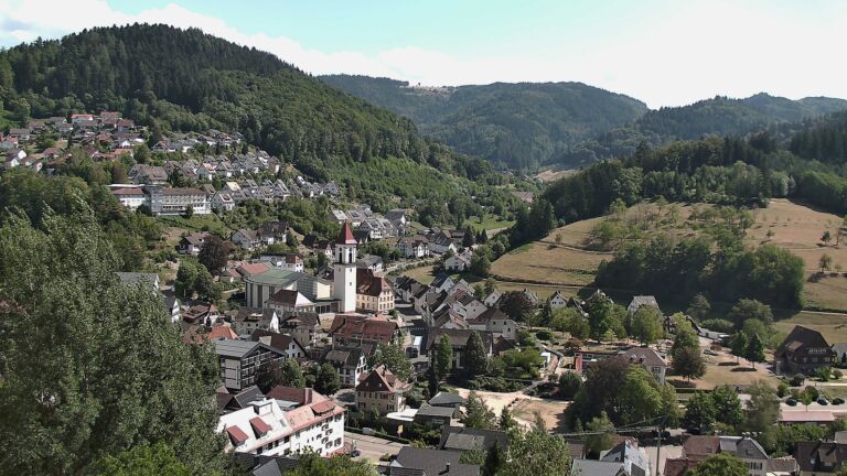 Dieses Bild zeigt eine Webcam-Aufnahme von Ottenhöfen, aufgenommen am Dienstag, den 11.08.2026 um 15:30 Uhr