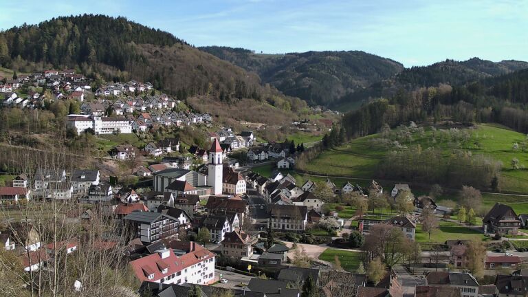 Dieses Bild zeigt eine Webcam-Aufnahme von Ottenhöfen, aufgenommen am Donnerstag, den 09.04.2026 um 17:50 Uhr