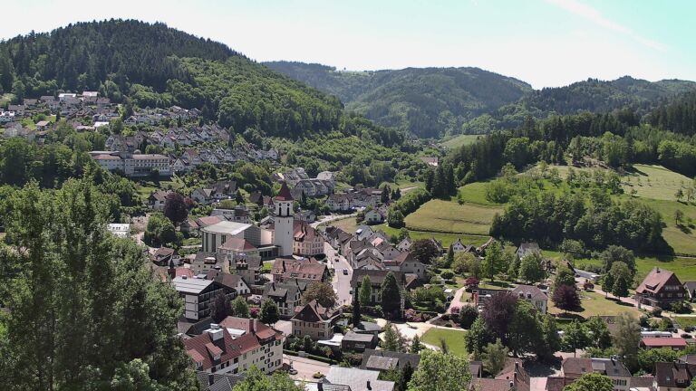 Dieses Bild zeigt eine Webcam-Aufnahme von Ottenhöfen, aufgenommen am Freitag, den 22.05.2026 um 12:00 Uhr