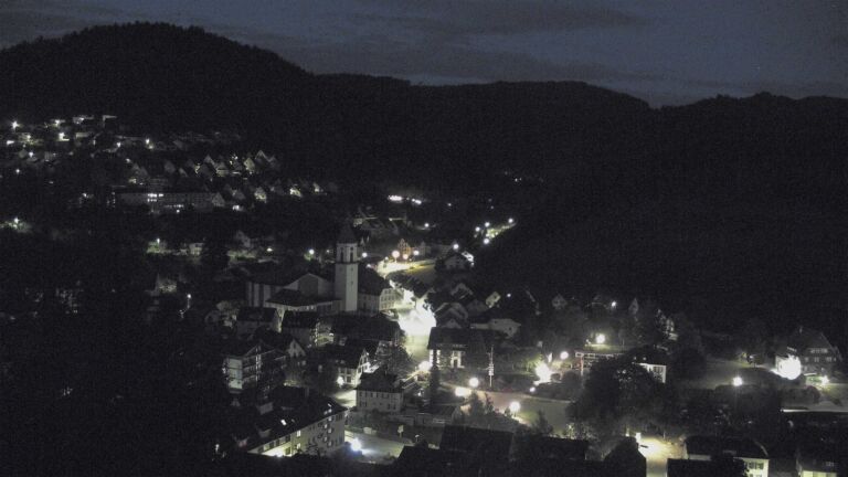 Dieses Bild zeigt eine Webcam-Aufnahme von Ottenhöfen, aufgenommen am Sonntag, den 17.05.2026 um 04:30 Uhr