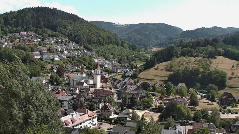 Dieses Bild zeigt eine Webcam-Aufnahme von Ottenhöfen, aufgenommen am Dienstag, den 11.08.2026 um 15:20 Uhr