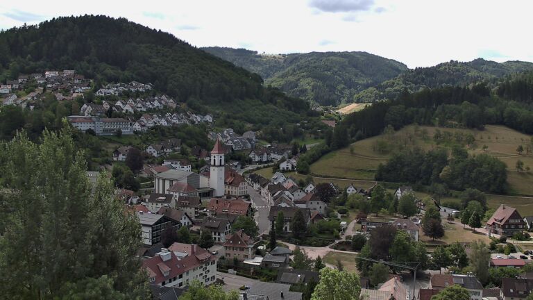 Dieses Bild zeigt eine Webcam-Aufnahme von Ottenhöfen, aufgenommen am Dienstag, den 21.07.2026 um 12:00 Uhr