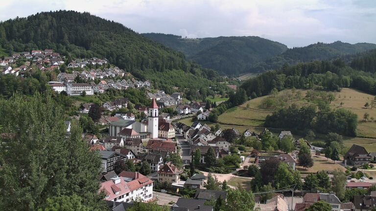 Dieses Bild zeigt eine Webcam-Aufnahme von Ottenhöfen, aufgenommen am Samstag, den 18.07.2026 um 16:30 Uhr