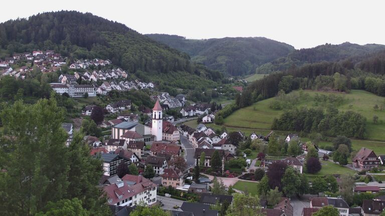 Dieses Bild zeigt eine Webcam-Aufnahme von Ottenhöfen, aufgenommen am Sonntag, den 17.05.2026 um 05:50 Uhr
