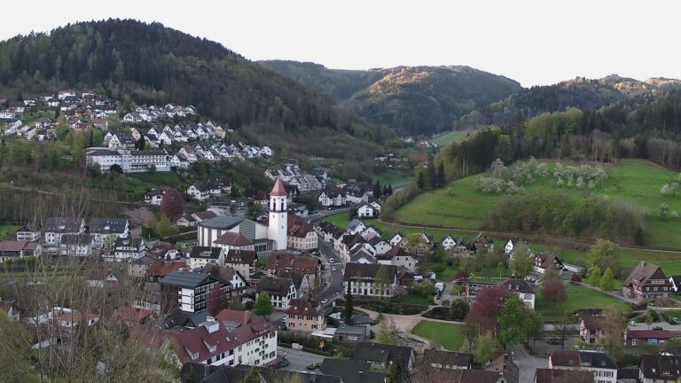 Dieses Bild zeigt eine Webcam-Aufnahme von Ottenhöfen, aufgenommen am Freitag, den 17.04.2026 um 07:20 Uhr