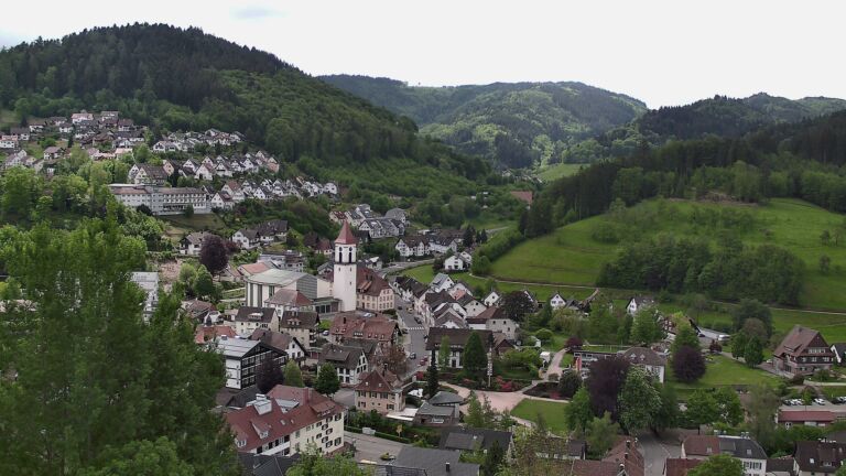 Dieses Bild zeigt eine Webcam-Aufnahme von Ottenhöfen, aufgenommen am Mittwoch, den 06.05.2026 um 12:00 Uhr