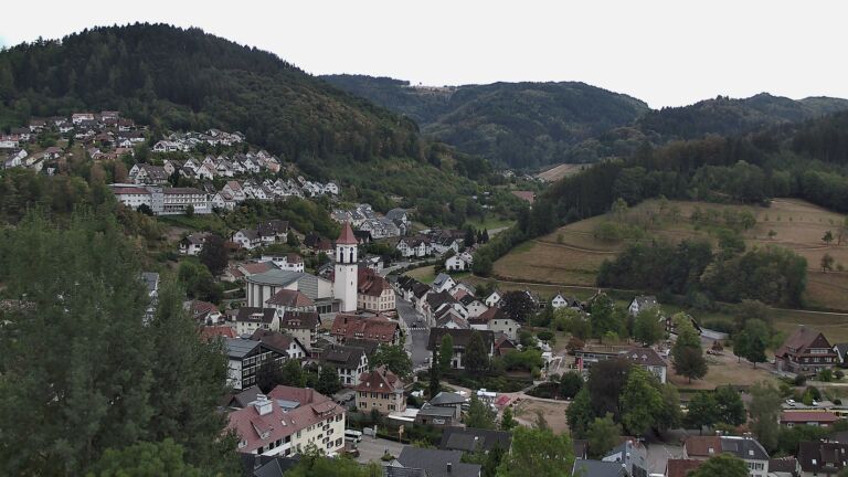 Dieses Bild zeigt eine Webcam-Aufnahme von Ottenhöfen, aufgenommen am Freitag, den 21.08.2026 um 17:40 Uhr