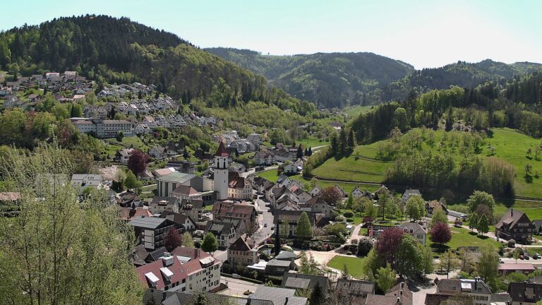 Dieses Bild zeigt eine Webcam-Aufnahme von Ottenhöfen, aufgenommen am Freitag, den 24.04.2026 um 13:30 Uhr