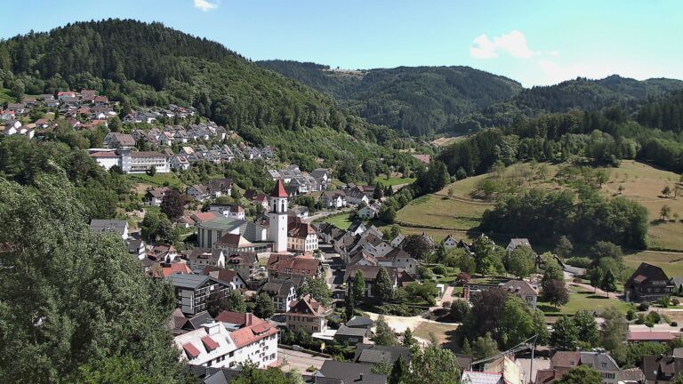 Dieses Bild zeigt eine Webcam-Aufnahme von Ottenhöfen, aufgenommen am Freitag, den 10.07.2026 um 16:10 Uhr