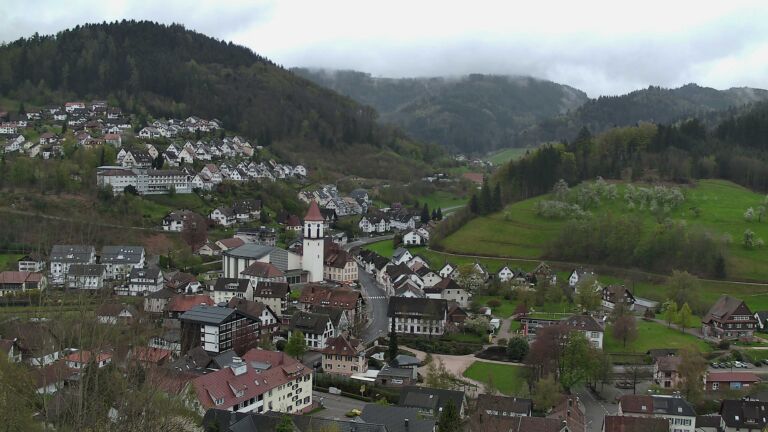 Dieses Bild zeigt eine Webcam-Aufnahme von Ottenhöfen, aufgenommen am Sonntag, den 12.04.2026 um 11:50 Uhr