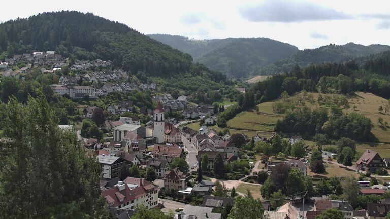 Dieses Bild zeigt eine Webcam-Aufnahme von Ottenhöfen, aufgenommen am Sonntag, den 19.07.2026 um 12:00 Uhr