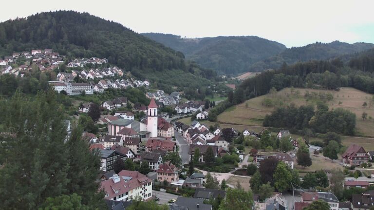 Dieses Bild zeigt eine Webcam-Aufnahme von Ottenhöfen, aufgenommen am Montag, den 03.08.2026 um 06:00 Uhr