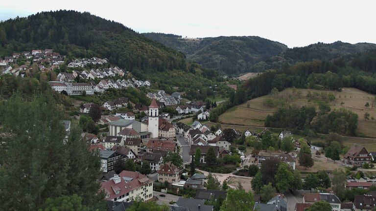 Dieses Bild zeigt eine Webcam-Aufnahme von Ottenhöfen, aufgenommen am Donnerstag, den 20.08.2026 um 16:50 Uhr