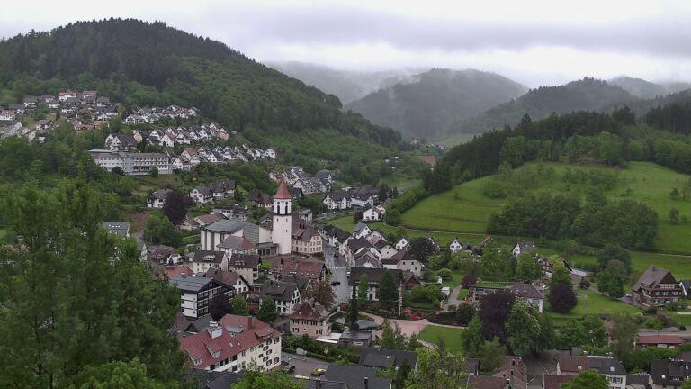 Dieses Bild zeigt eine Webcam-Aufnahme von Ottenhöfen, aufgenommen am Montag, den 11.05.2026 um 15:50 Uhr