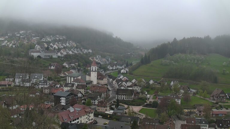 Dieses Bild zeigt eine Webcam-Aufnahme von Ottenhöfen, aufgenommen am Montag, den 13.04.2026 um 14:10 Uhr