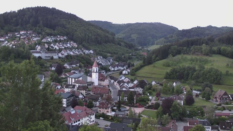 Dieses Bild zeigt eine Webcam-Aufnahme von Ottenhöfen, aufgenommen am Sonntag, den 17.05.2026 um 05:30 Uhr
