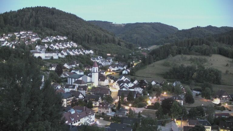 Dieses Bild zeigt eine Webcam-Aufnahme von Ottenhöfen, aufgenommen am Sonntag, den 19.07.2026 um 22:00 Uhr